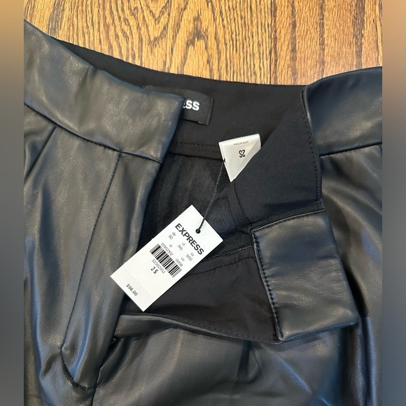 NEW WITH TAGS EXPRESS faux leather pleated ankle trouser - Picture 4 of 4